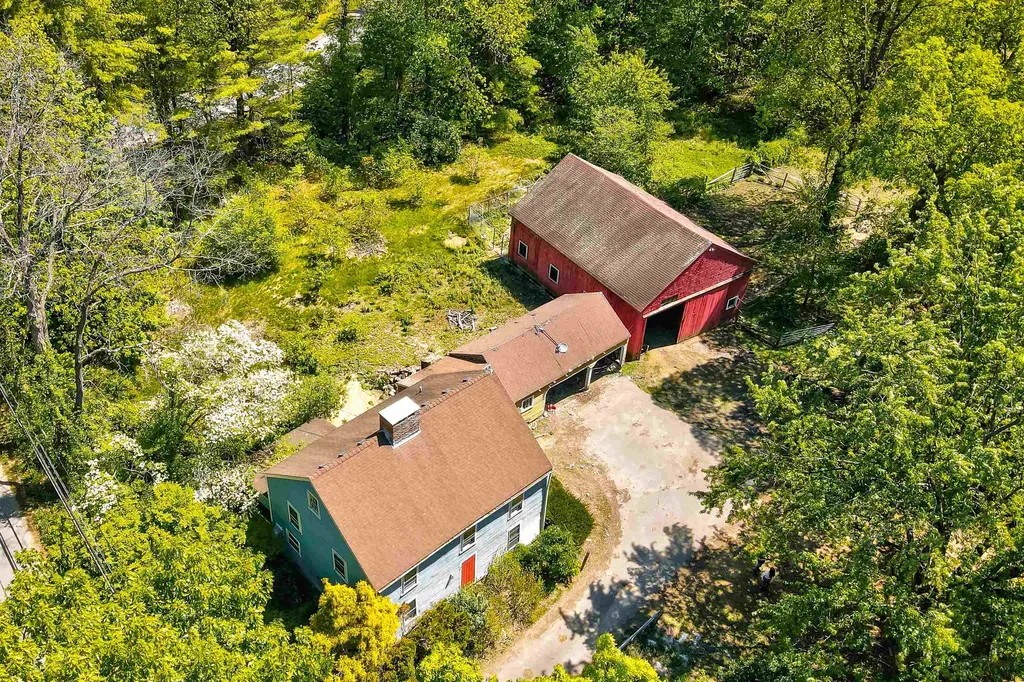 34 Smith Corner Road Newton NH 03858