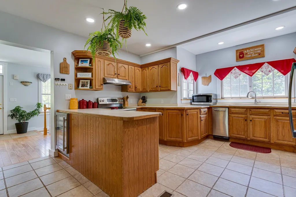 73 Crest Drive Somersworth NH 03878