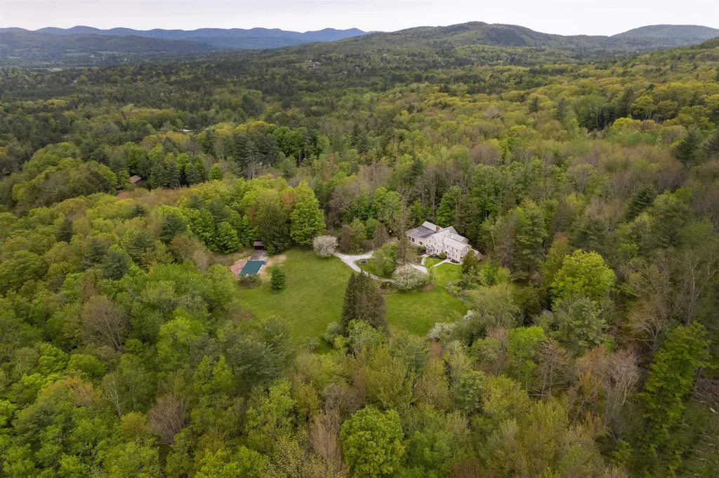162 Sherwood Drive Mendon VT 05701