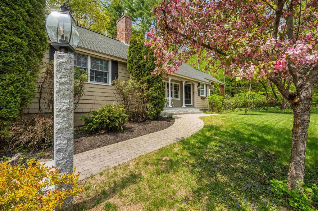 104 Lakeview Drive Weare NH 03281