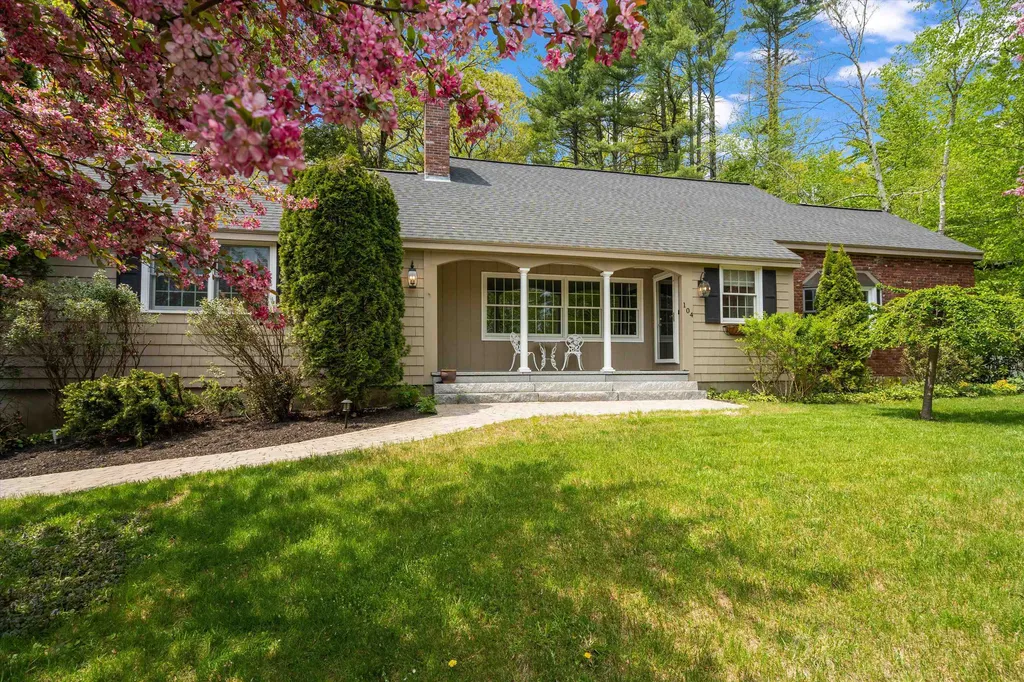 104 Lakeview Drive Weare NH 03281