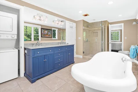 104 Lakeview Drive Weare NH 03281