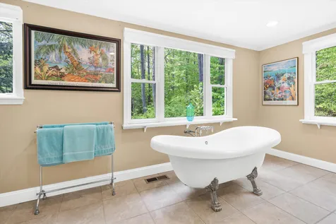104 Lakeview Drive Weare NH 03281