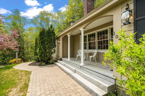 104 Lakeview Drive Weare NH 03281