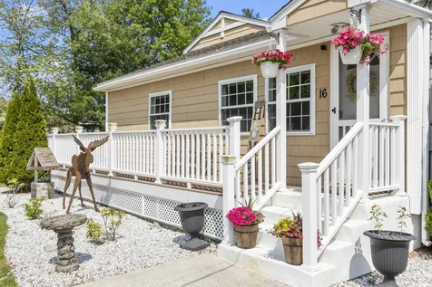 16 Dumaine Avenue Nashua NH 03063