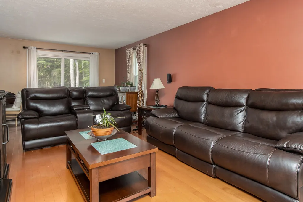 19 Peterson Circle Concord NH 03303