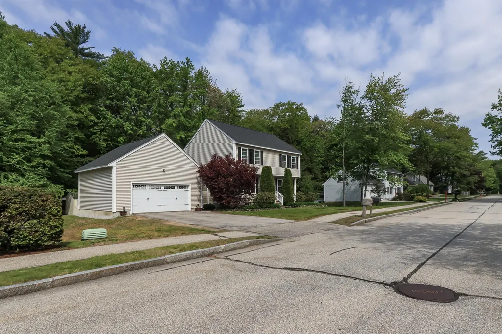 19 Peterson Circle Concord NH 03303