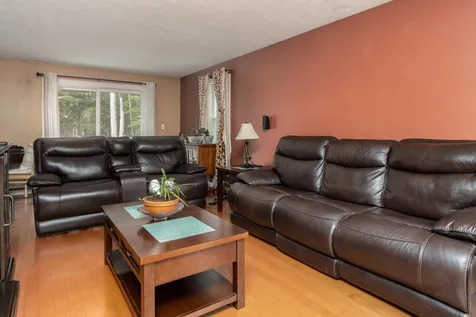 19 Peterson Circle Concord NH 03303