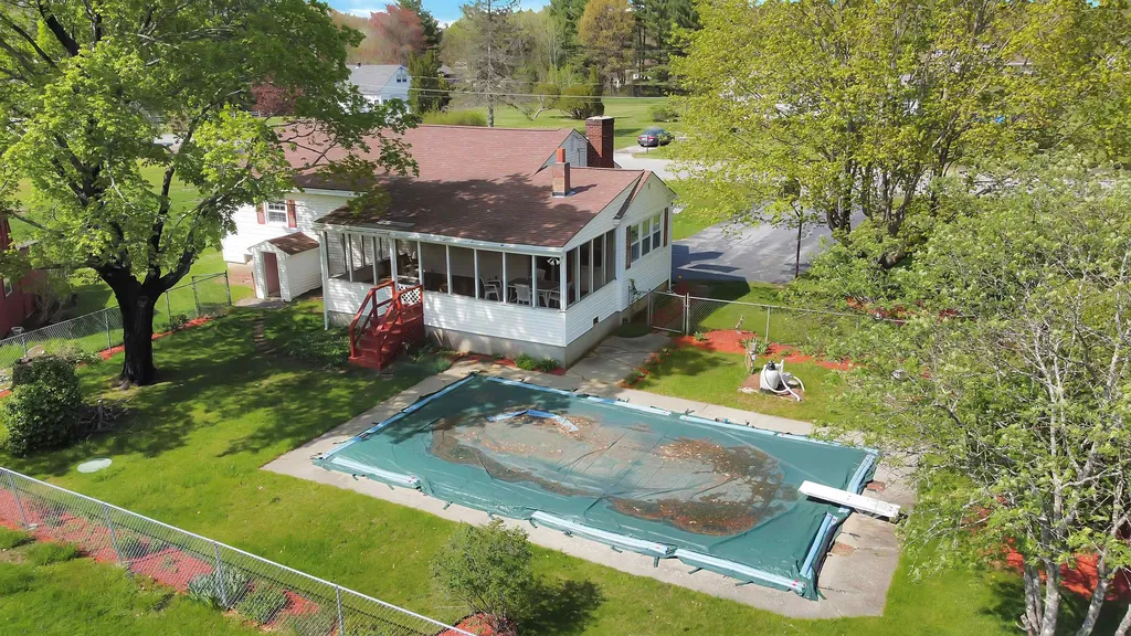7 Lucy Avenue Pelham NH 03076