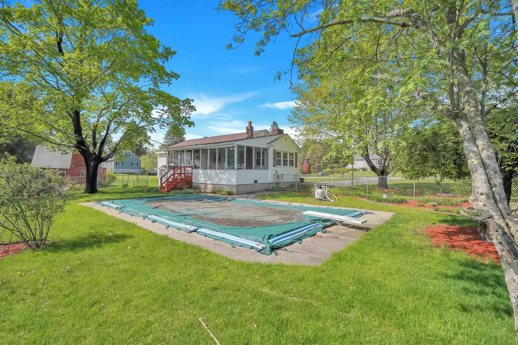 7 Lucy Avenue Pelham NH 03076