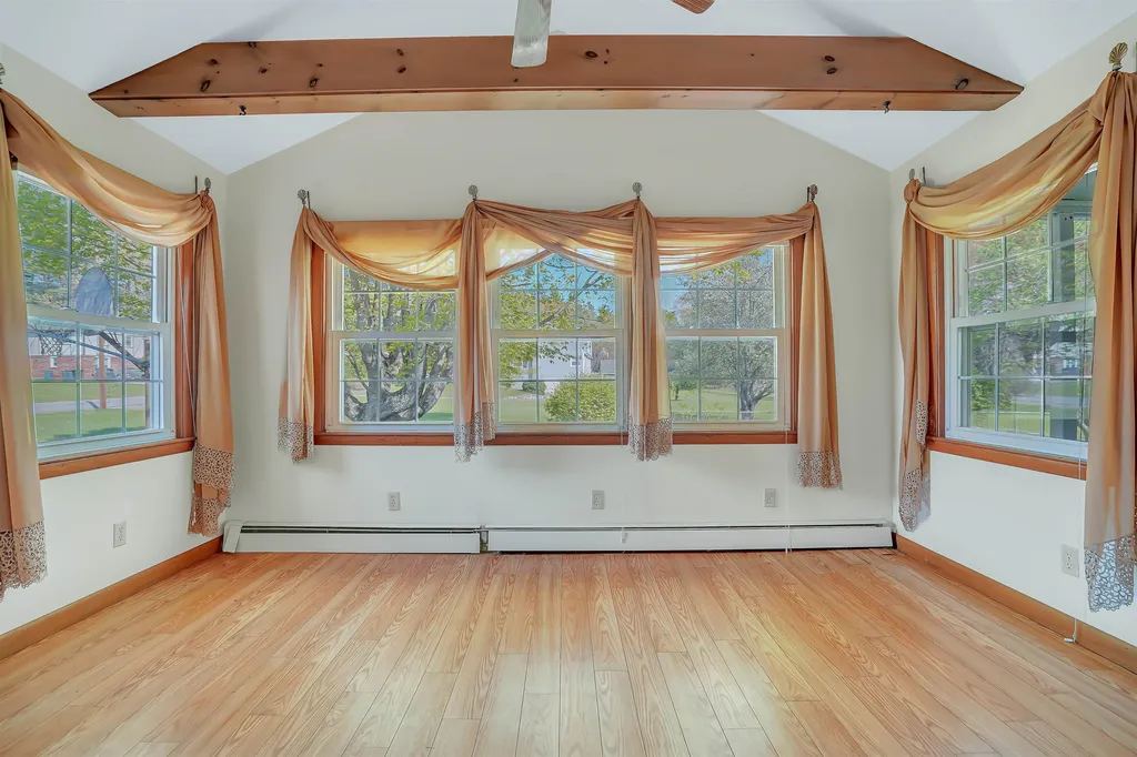 7 Lucy Avenue Pelham NH 03076