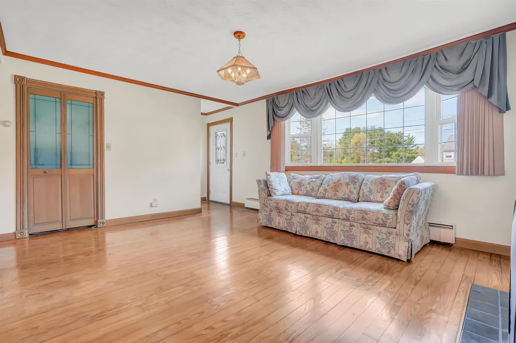 7 Lucy Avenue Pelham NH 03076