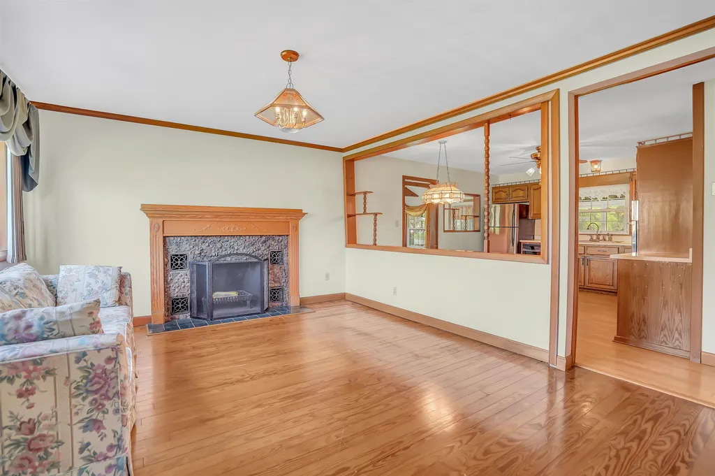 7 Lucy Avenue Pelham NH 03076