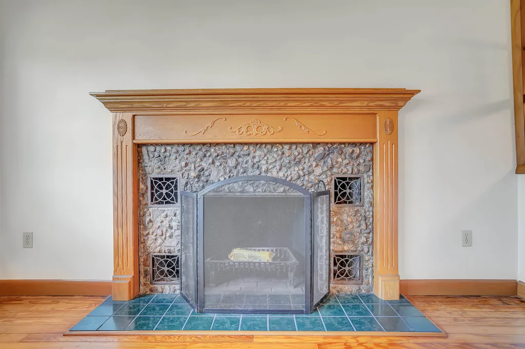 7 Lucy Avenue Pelham NH 03076