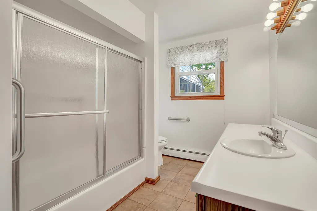 7 Lucy Avenue Pelham NH 03076