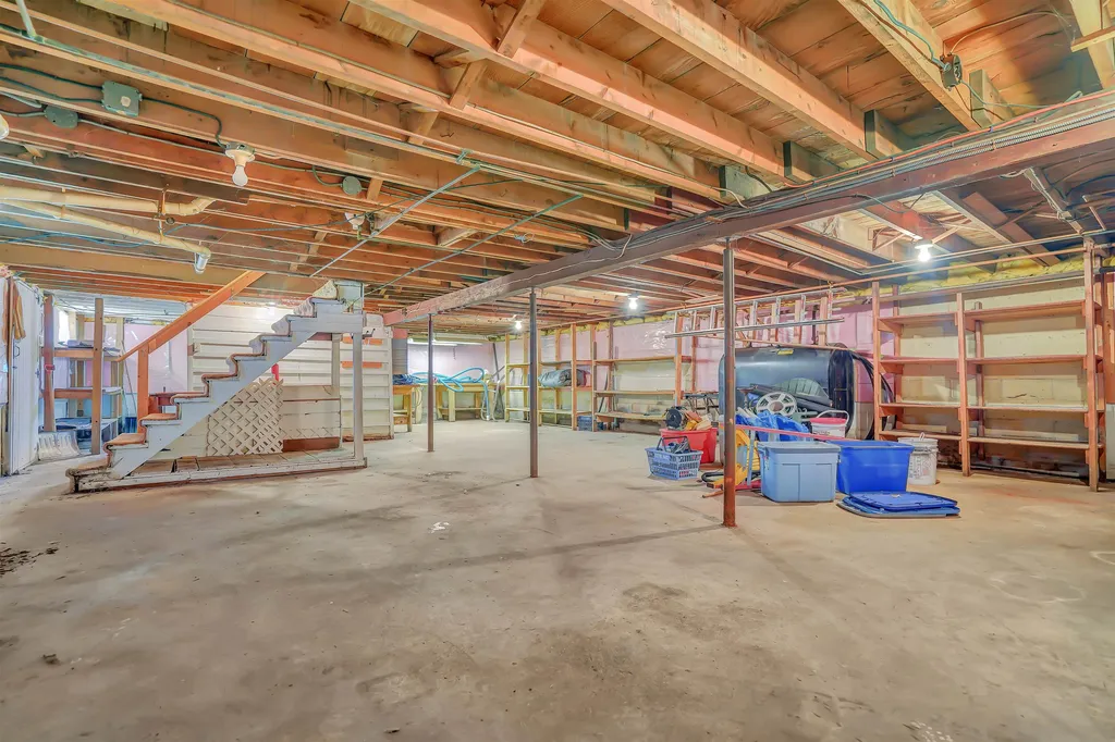 7 Lucy Avenue Pelham NH 03076