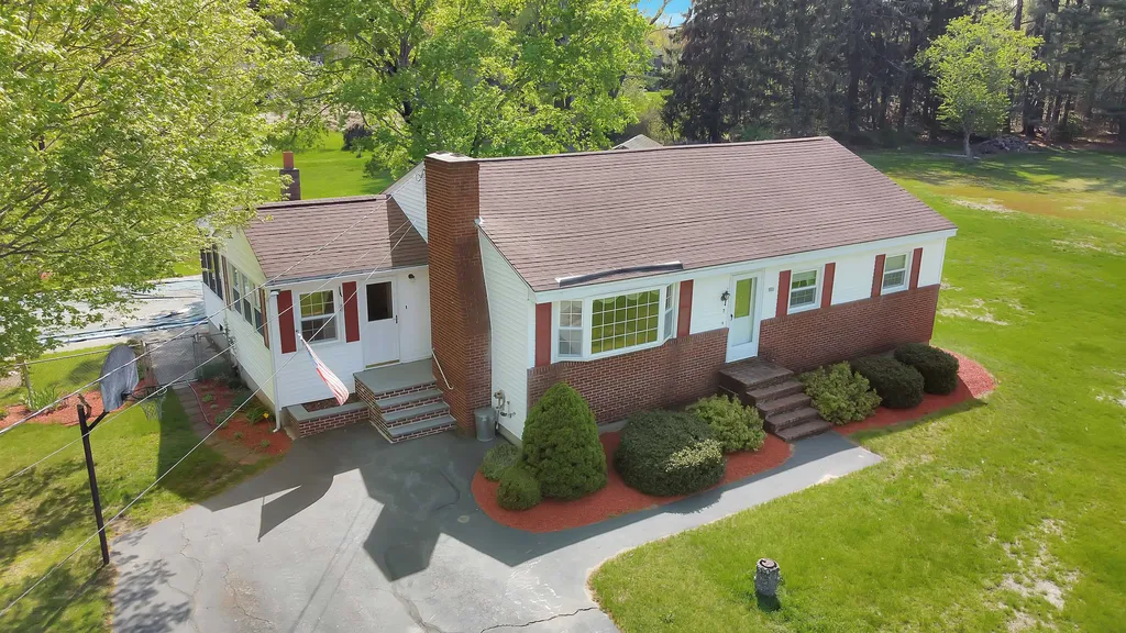 7 Lucy Avenue Pelham NH 03076