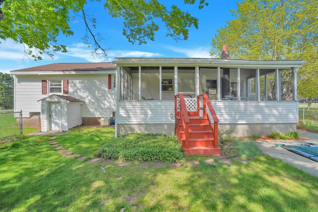 7 Lucy Avenue Pelham NH 03076