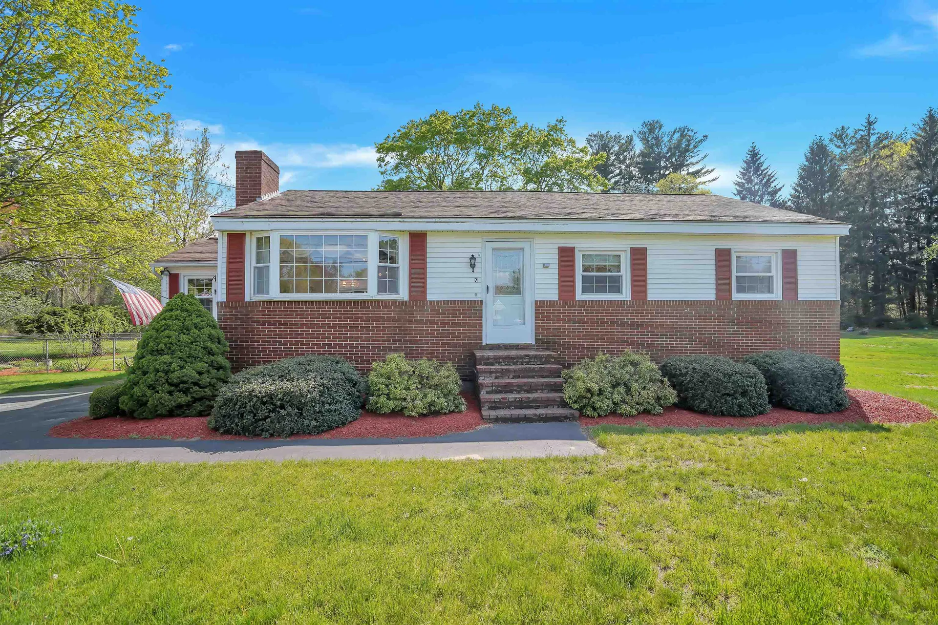 7 Lucy Avenue Pelham NH 03076