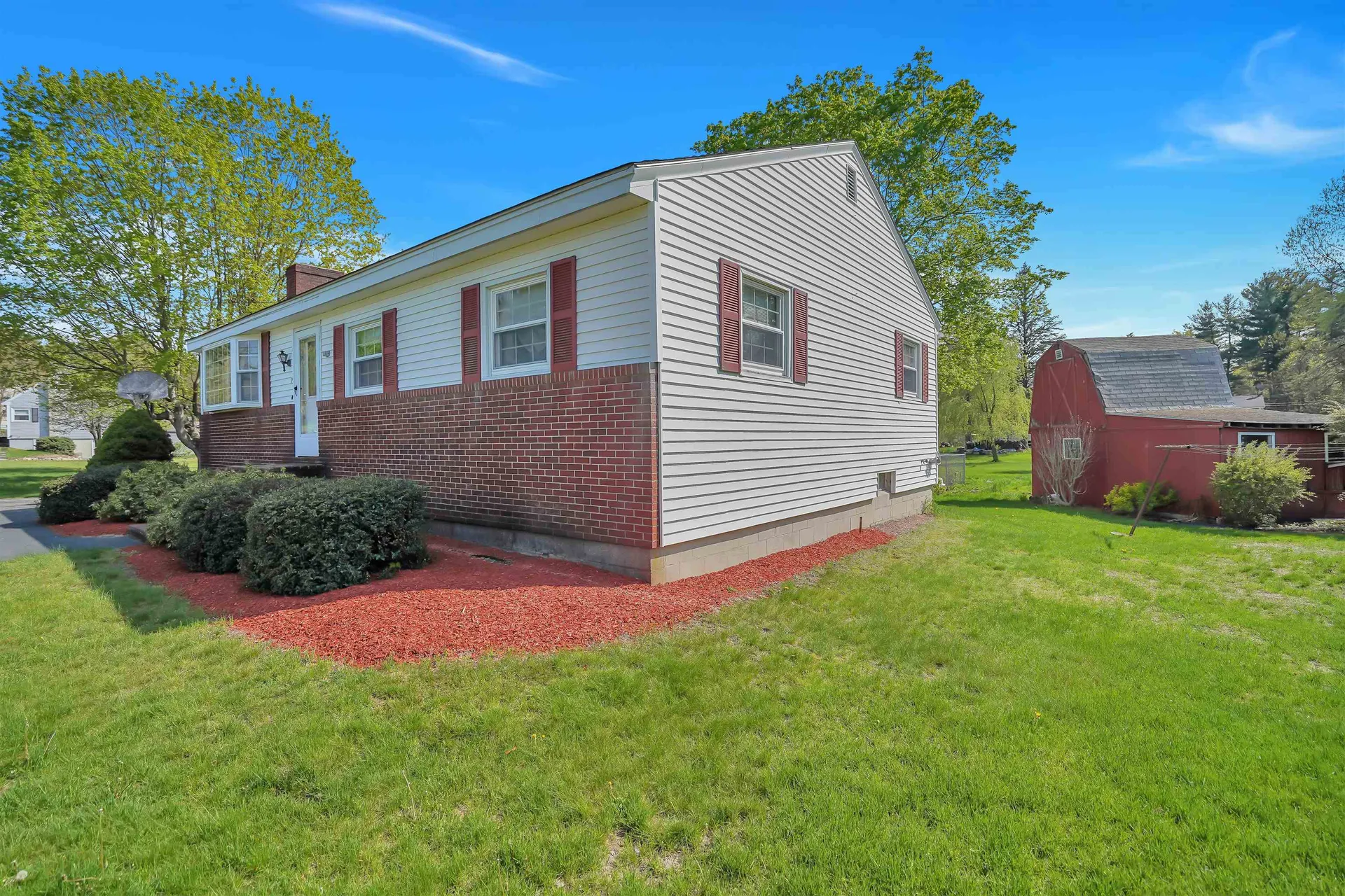 7 Lucy Avenue Pelham NH 03076