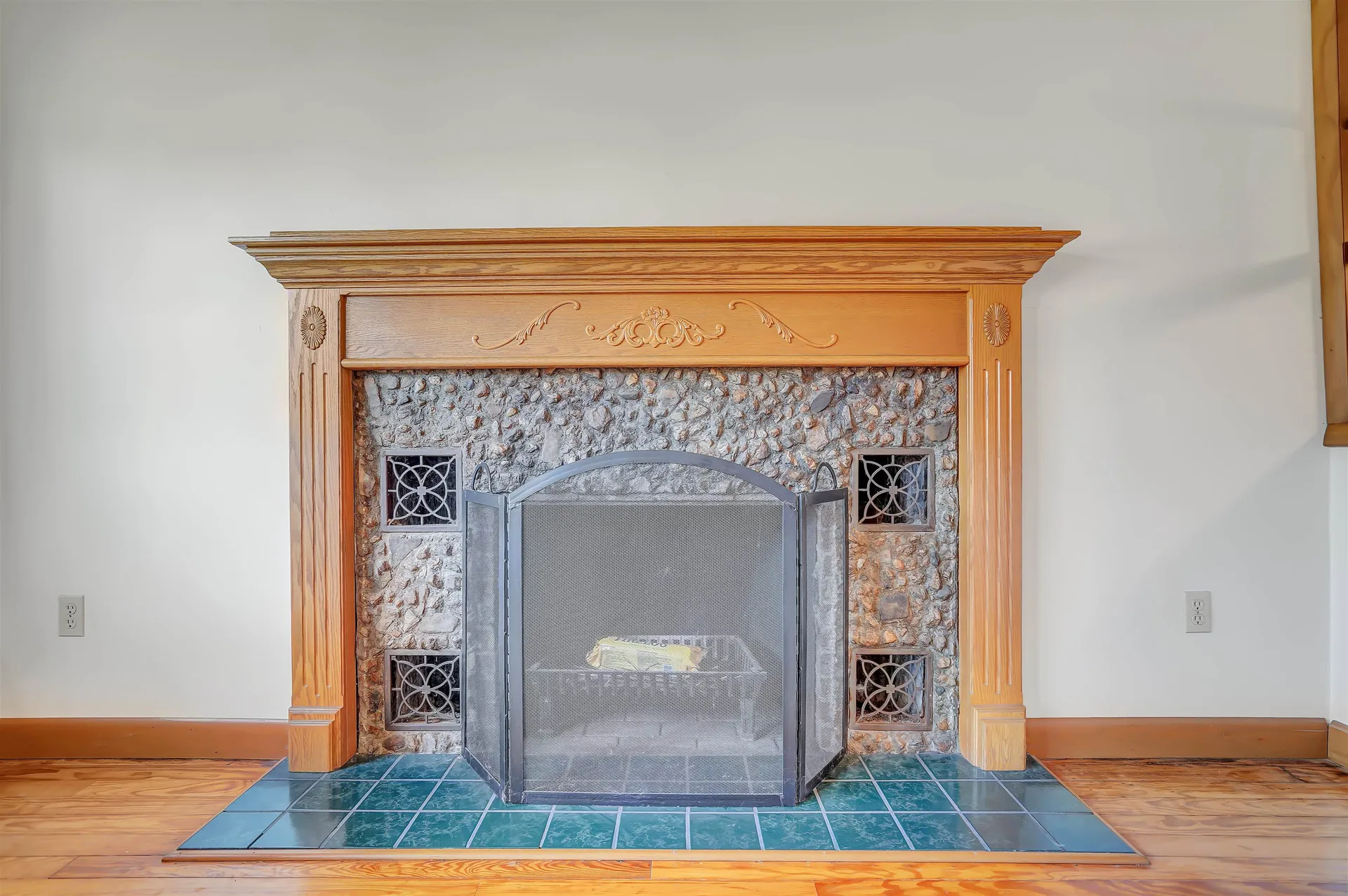 7 Lucy Avenue Pelham NH 03076