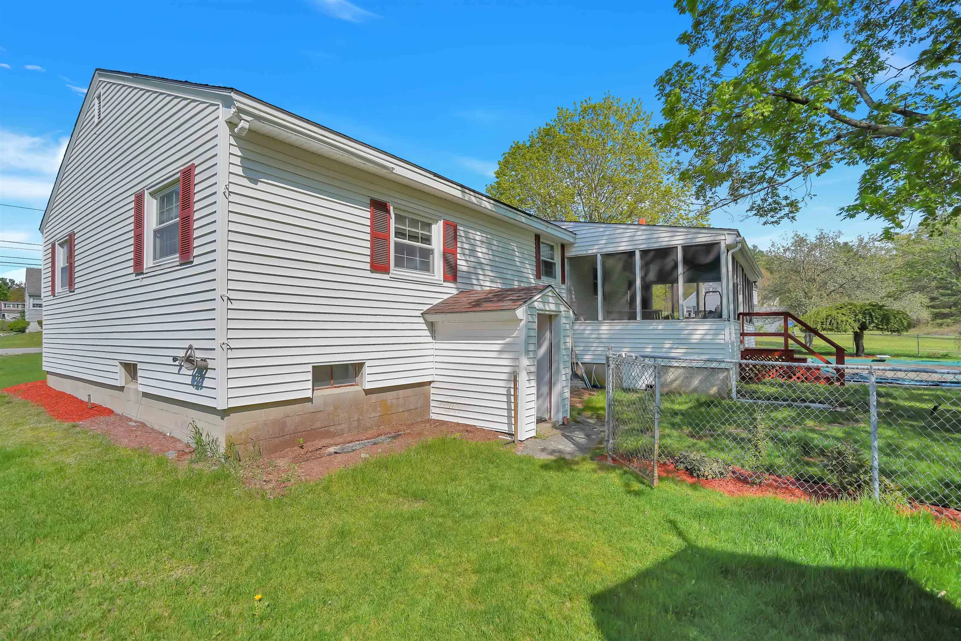 7 Lucy Avenue Pelham NH 03076