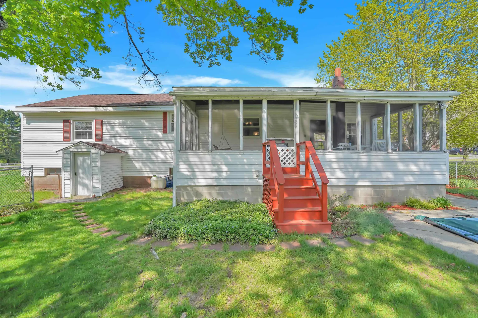 7 Lucy Avenue Pelham NH 03076