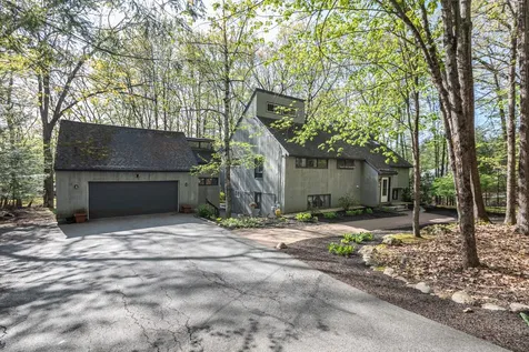 32 Old Manchester Road Amherst NH 03031
