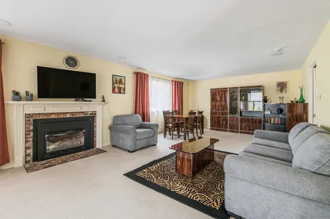 124 Hilltop Place New London NH 03257