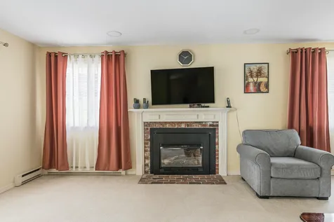 124 Hilltop Place New London NH 03257