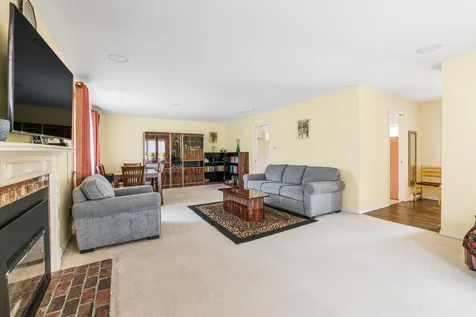 124 Hilltop Place New London NH 03257