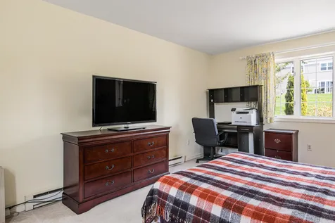 124 Hilltop Place New London NH 03257