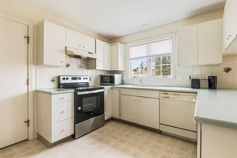 124 Hilltop Place New London NH 03257