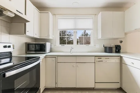 124 Hilltop Place New London NH 03257