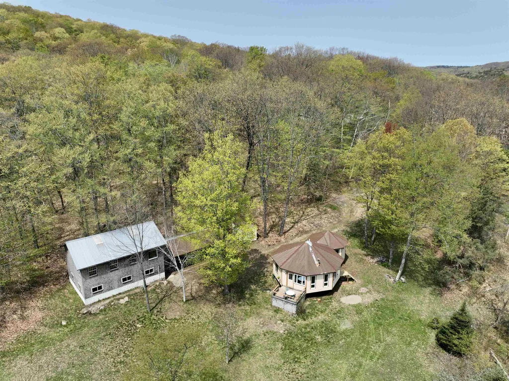 17 Willey Road Strafford VT 05070