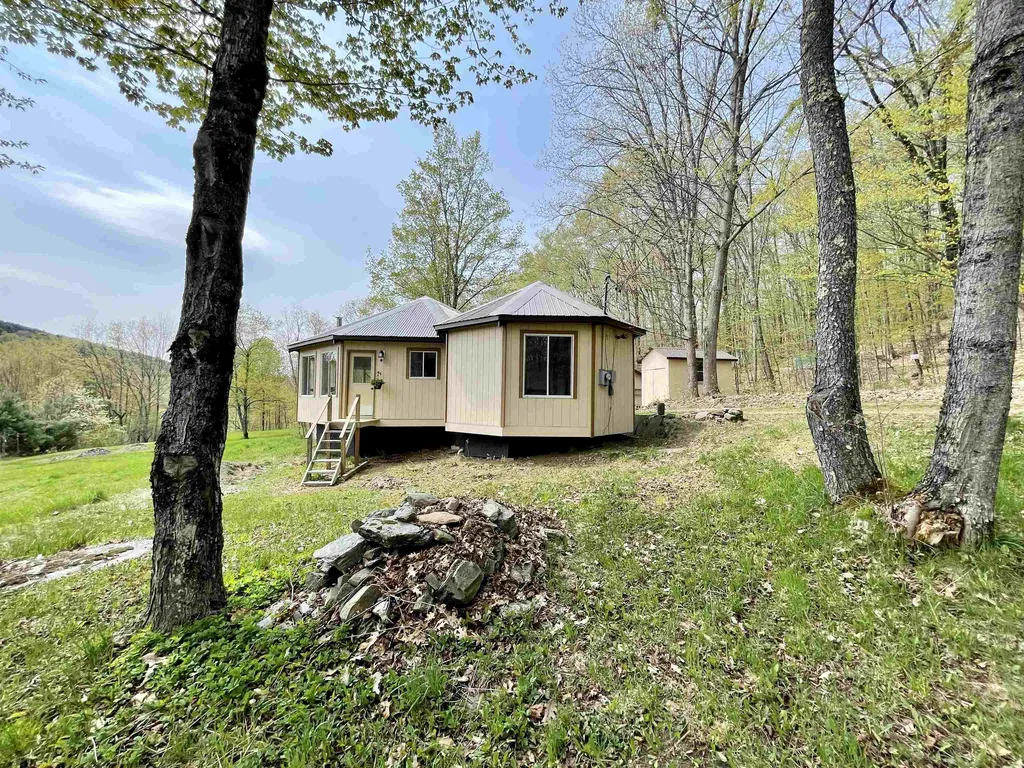 17 Willey Road Strafford VT 05070