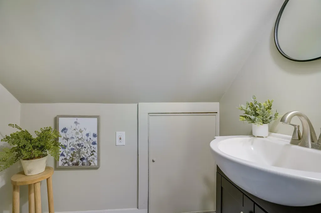 42 Lund Street Nashua NH 03060