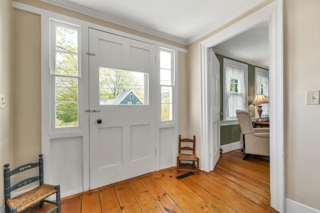 18 Bridgewater Hill Road Plymouth NH 03264