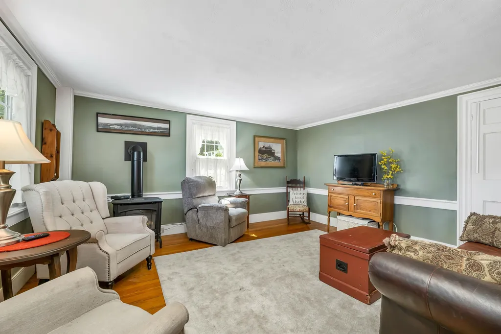 18 Bridgewater Hill Road Plymouth NH 03264