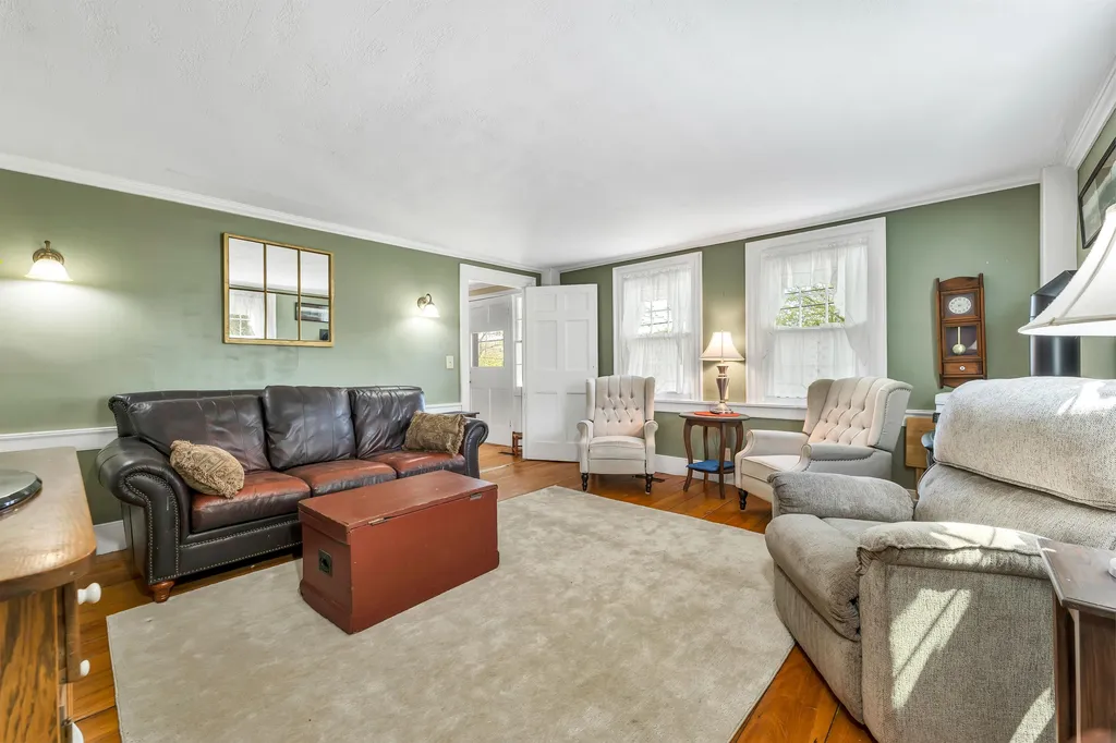 18 Bridgewater Hill Road Plymouth NH 03264
