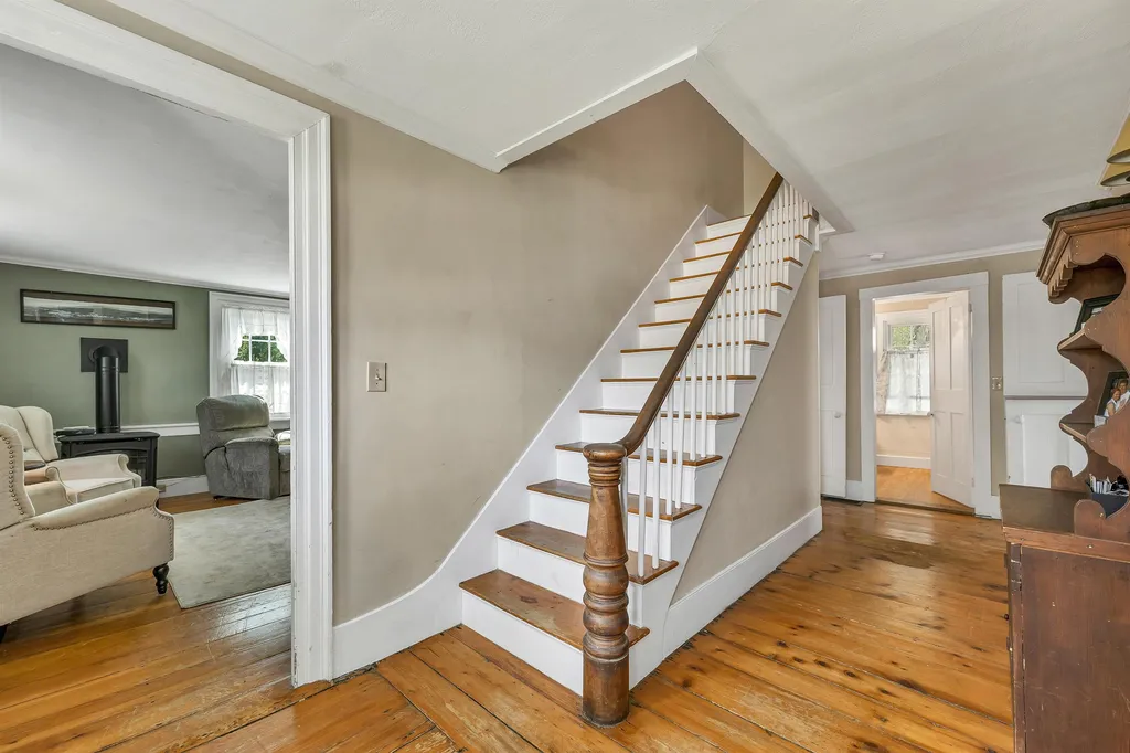 18 Bridgewater Hill Road Plymouth NH 03264