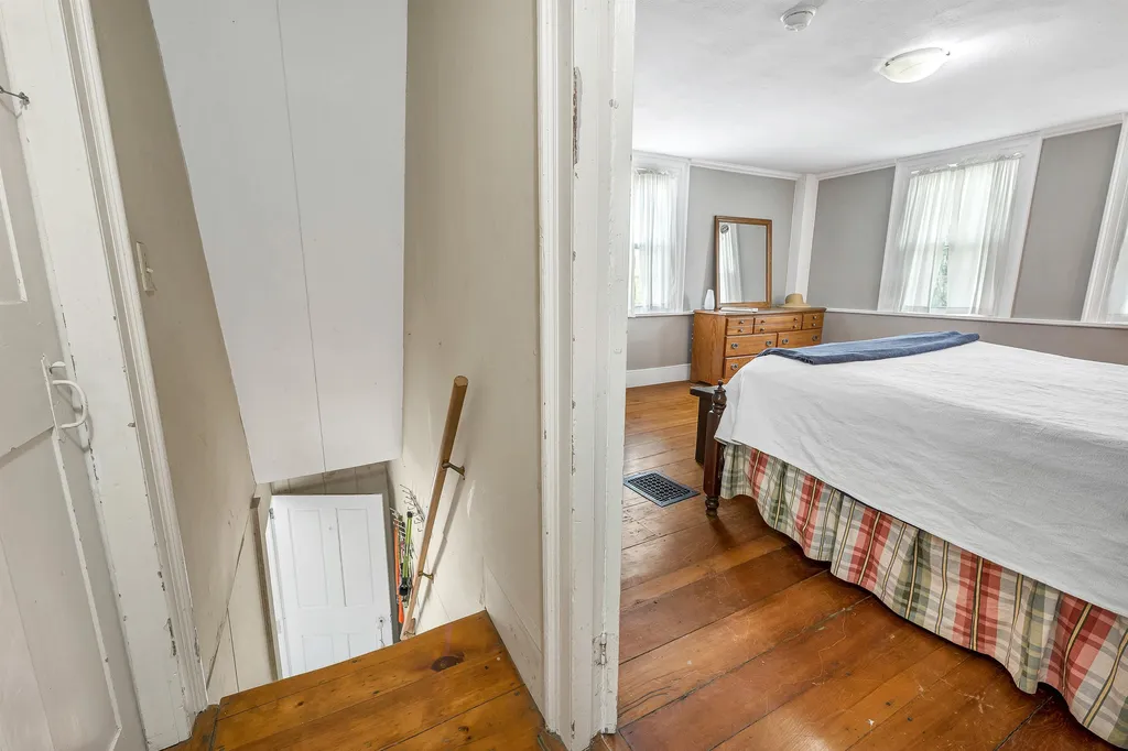 18 Bridgewater Hill Road Plymouth NH 03264