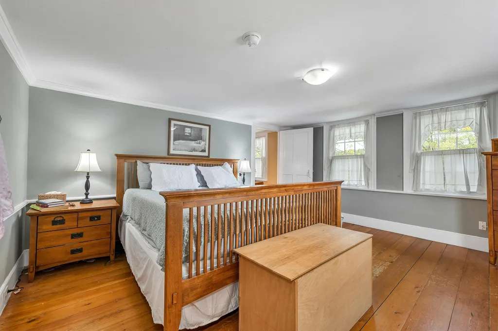 18 Bridgewater Hill Road Plymouth NH 03264