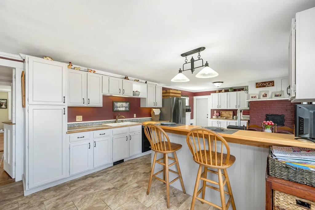 18 Bridgewater Hill Road Plymouth NH 03264