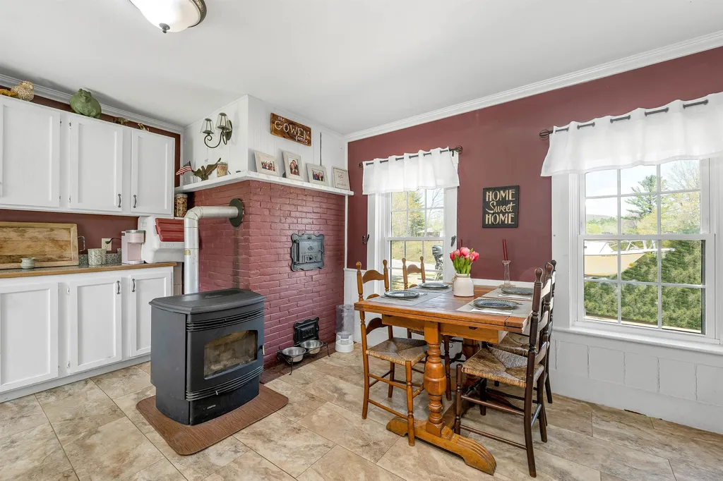 18 Bridgewater Hill Road Plymouth NH 03264