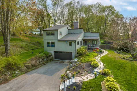 34 Pinewood Drive Stratham NH 03885