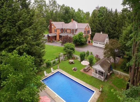 82 East Main Street Poultney VT 05764