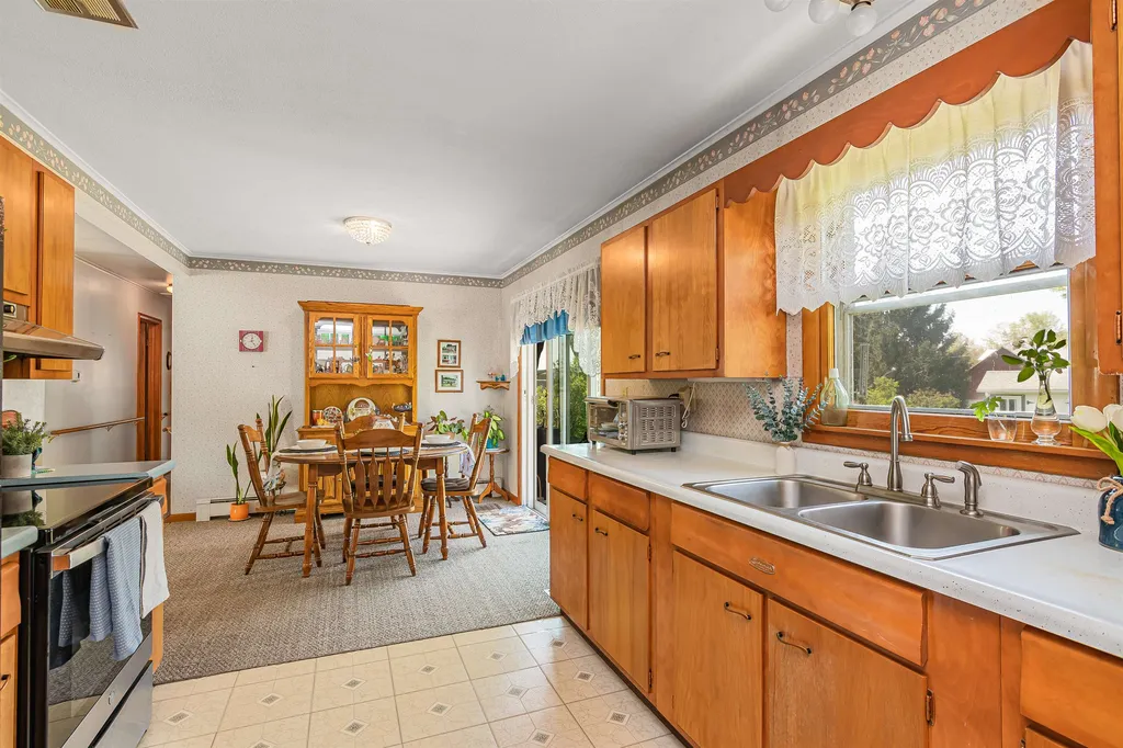 71 Munsill Avenue Bristol VT 05443