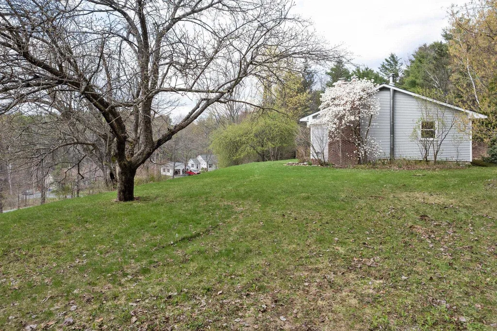 43 Bonner Road Plainfield NH 03781