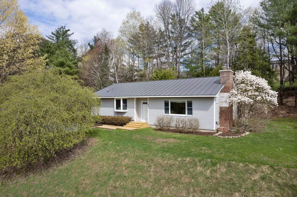 43 Bonner Road Plainfield NH 03781
